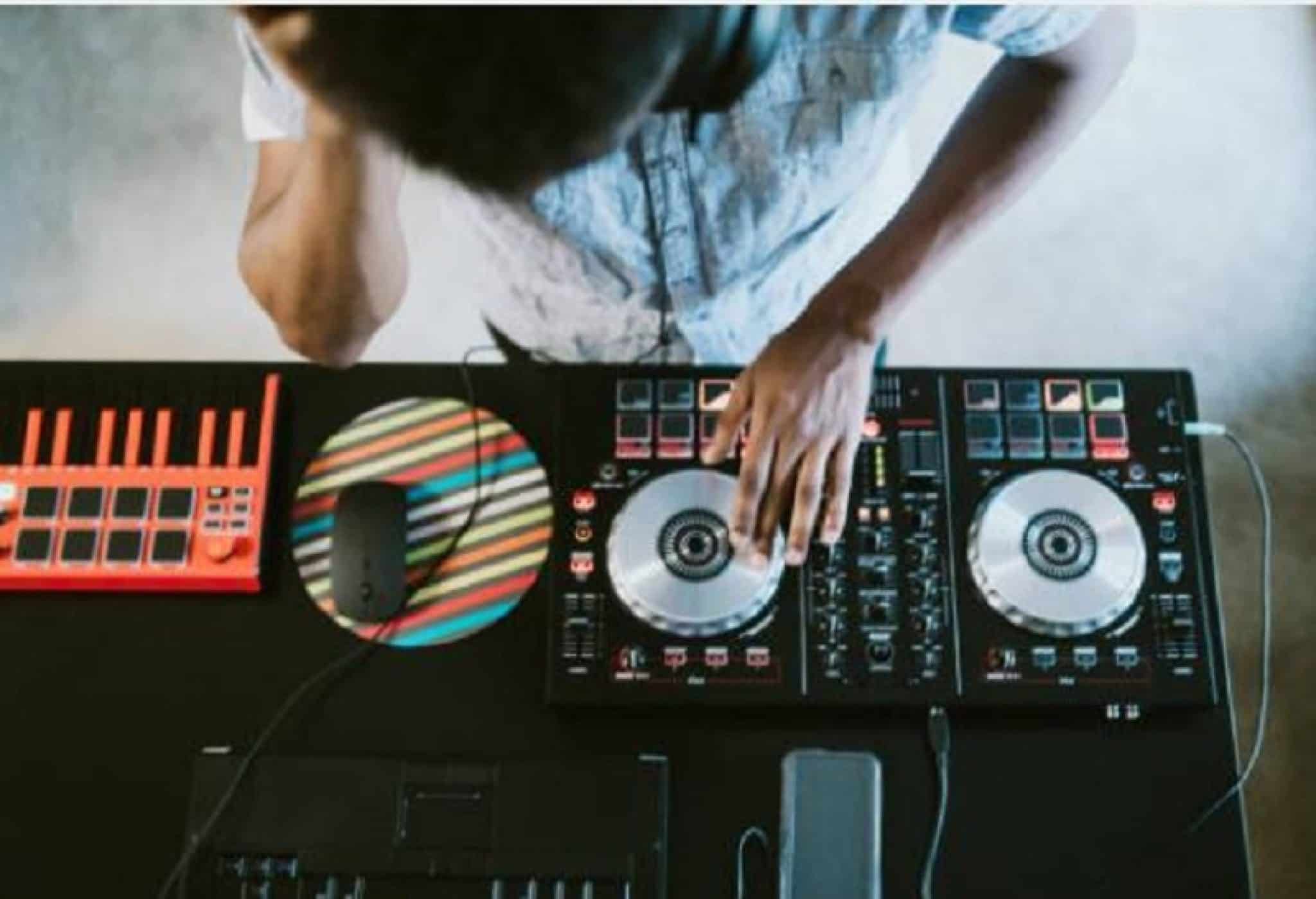 5 Tips for Beginner DJs in 2021 TechUseful