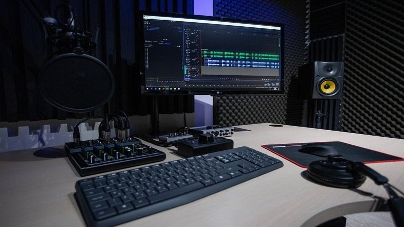 Why Electro Voice Studio Monitor is Perfect for Your Home Music Studio