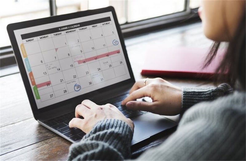 Look for online programs that offer flexibility in scheduling