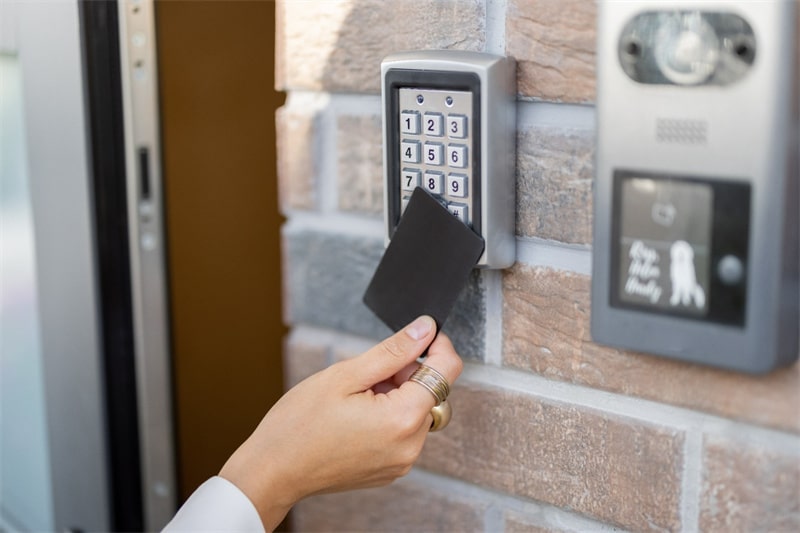 The Three Leading Electronic Lock Systems of Today