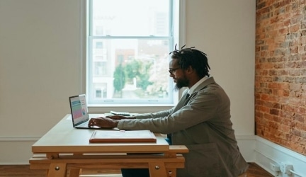 5 Types of Work You Can Do Online to Bring in Extra Income